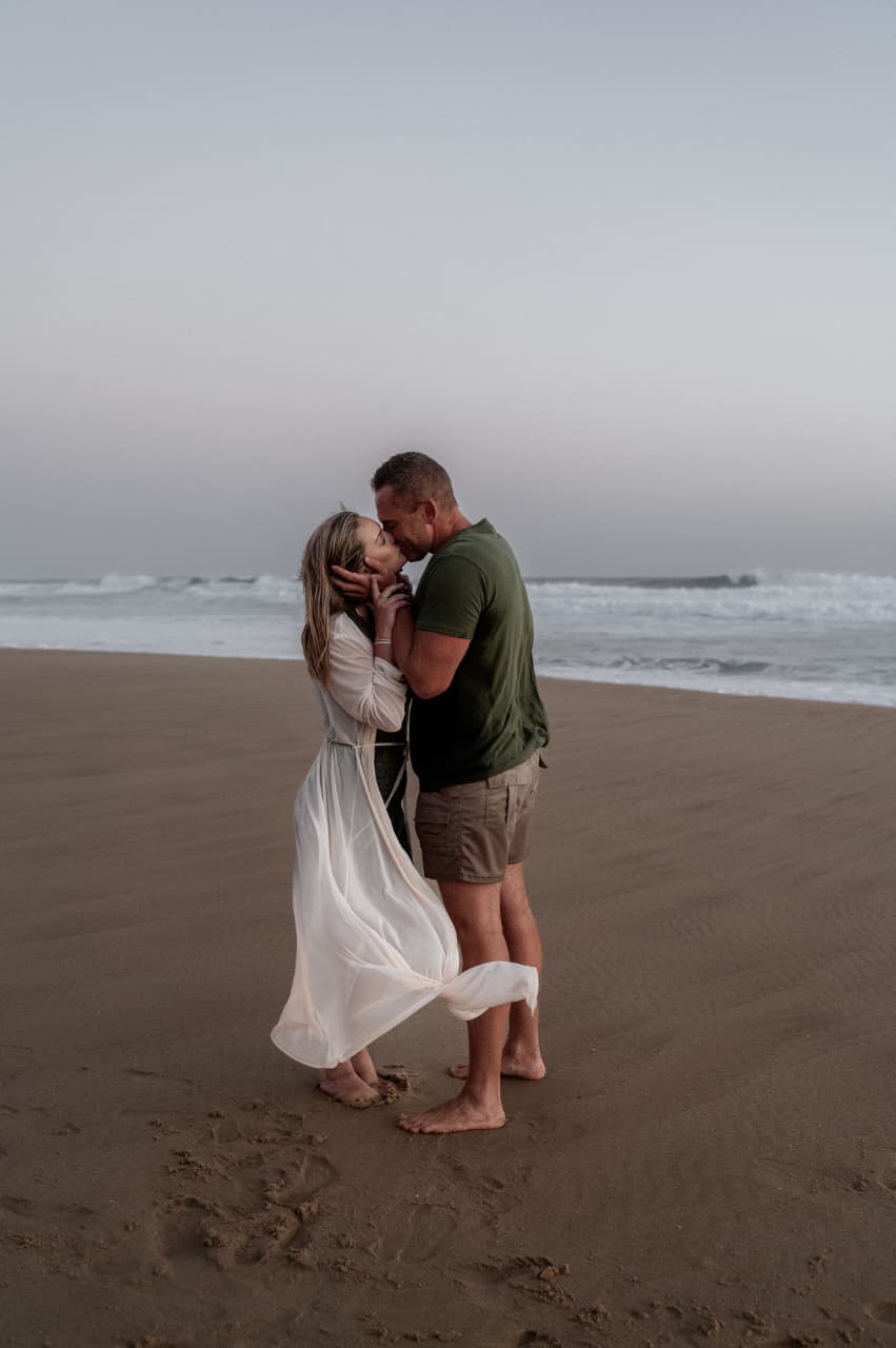 René en Nadia by die see